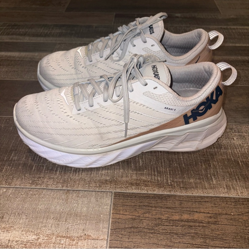 Hoka One One Arahi 4 Womens Size 10 Gray White Athletic Running Shoes Sneakers